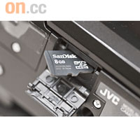 硬碟容量提升至160GB硬碟，亦可加插micro SD/SDHC卡。