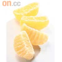 果汁糖<br>Vincent小時候在農曆新年時，最愛吃的一種橙味軟糖，此糖扮成一片片橙肉，能拼合成一個完整的橙形，再以透明膠袋包住，如今難以找到。
