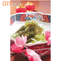 海葡萄拌水菜沙律$55　海葡萄有海中魚子醬之稱，配合日本人常食的水菜，兩者分別釋放出海洋及田園的大自然味道，故此不用任何調味醬汁，已經滋味無窮。