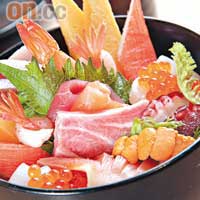 海八丼$168<br>超抵食的招牌魚生飯,13款刺身包括鱆紅魚、甜蝦、拖羅、馬糞海膽、三文魚子等等,豐富又新鮮,淨食刺身已經回本。