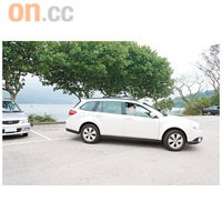 車身體積較大，泊車時要頻頻回望，若能追加後車鏡頭便理想得多。