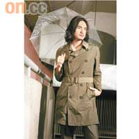 Burberry軍綠色尼龍料Trench Coat $9,200 （A）