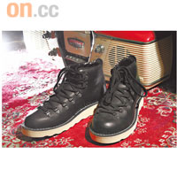 United Arrows Green Label Relaxing黑色皮Sneakers$980