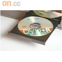 兼播影碟外，更支援H.264、AVCHD、VC-1、MPEG4/2/1、MKV、DivX  Ultra、WMV等多媒體檔案。