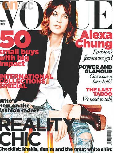 英國潮女Alexa Chung本身是模特兒兼電視節目主持，帶點中性打扮的造型備受時裝界追捧，二月份英國《VOGUE》更以她作封面人物。