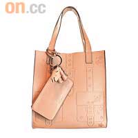 Roxanne Tote啡色錯視圖案手袋$2,750	拉鏈小袋$850