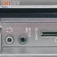 內置SD卡插槽，但高解像的AVCHD檔案卻要事先燒錄到DVD-R/RW上才能播放。