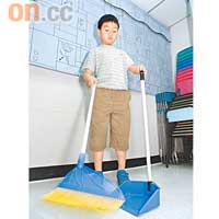 掃地是小學生可以應付的家務。