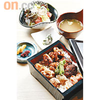 串燒雞飯$120<br>日本米飯配上五款串燒雞，包括雞肉京葱、免治雞肉、雞髀等，配埋串燒野菜、沙律及自家熬製清雞湯，分量十足。