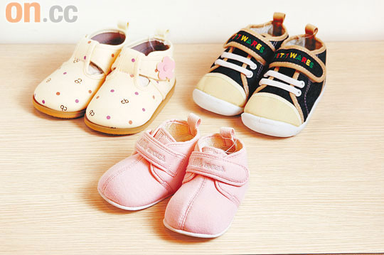 日本入口童鞋  原價$238至$268、特價$95至$107