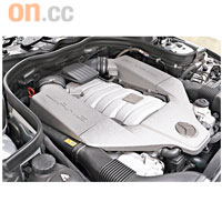 6,208c.c. V8引擎不但注重馬力發揮，耗油量更比上一代為低。