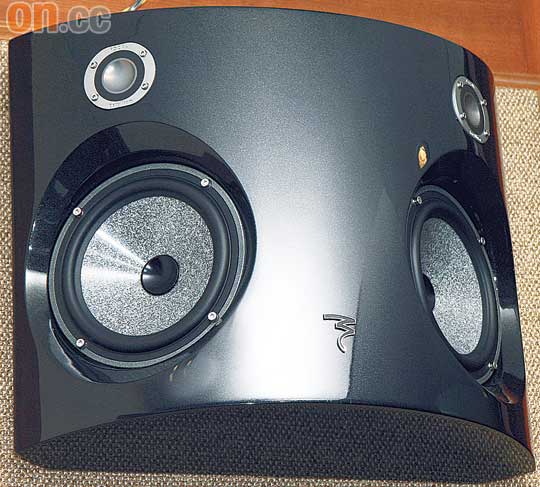 後置喇叭Electra SR1000 Be<br>備有1吋高音單元及6.5吋中音單元各一對，音箱設計得特別扁平，方便用戶將後置喇叭掛上牆。$73,800（一對） 