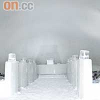 冰桑拿由多塊冰磚砌成，外觀似迷你冰屋。