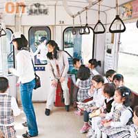 蒸汽火車每日也吸引大量乘客，連幼稚園的小朋友都是座上客。