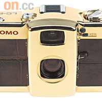 華麗鍍金限量版Lomo LC-A+ Gold，擁有一身24K金片和棕色皮，配備Russian Minitar鏡頭，發揮其獨有嘅暗角和色彩，全球限量130部！$4,680（b）