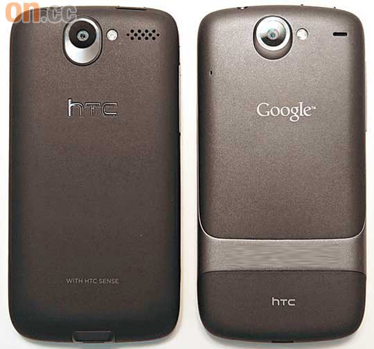 HTC Desire（左）取消了預留作刻名的位置，背蓋可整個拆開。不過，同時亦少了消噪器，亦不支援Voice Search功能。