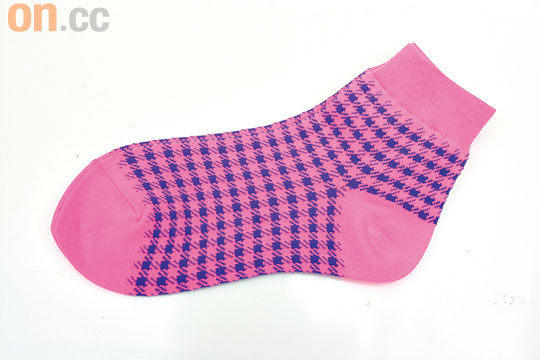 mercibeaucoup,螢光粉紅×紫色格仔短襪$259（a）