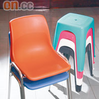 連背椅膠櫈，用上較前衞色彩，望落唔輸蝕，而方櫈就夠實用，可負重250磅。膠櫈 $206/張(左)、方櫈 $108/張