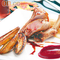 Marinated Premium Spain Prok Cutlet$298西班牙豬扒與焦糖汁同煮，甜嫩可口，淋上紅酒汁更覺鮮甜，分量與味道都恰到好處。
