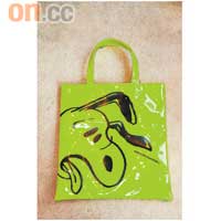 Snoopy螢光綠色Tote Bag $458 (A)