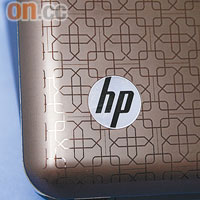 機面的Textured HP Link Imprint壓紋，風格獨特。