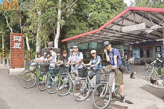 阿度開了三間店，在龍田這間本店有200多輛單車。