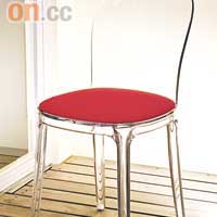 經典嘅Vanity Chair透明膠椅，係意大利設計師Stefano Giovannoni嘅得意之作，設計師以噴射模塑技術，避過塑膠注塑時容易出現嘅氣泡，令椅子變得光潔明亮。$3,500（a）