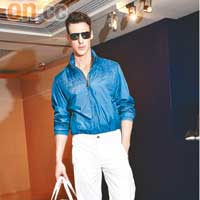 Zegna Sport藍色風褸 $4,600、白色運動褲 未定價、白色手挽袋 $6,500