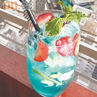 Blue Lagoon$80以日本清酒作基調，加入辣椒碎、蘋果汁及白豆蔻調成，對味蕾造成驚喜刺激。