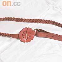 花花扣腰帶，係襯One-Piece嘅好拍檔。$99