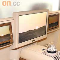 Maybach 62/62S可加裝19"LCD屏幕，並連接DVD系統。