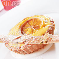 Sorrento lemon sabayon with pine nuts tart and honey mascarpone creamAngelini一道很精彩的甜品，以杏仁做的撻皮非常鬆化，內藏半溶狀態的莎巴翁餡料，集合香檸味及蛋味，層次豐富。 （D）