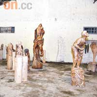 巨型倉庫成為了Siki的木雕工作室。