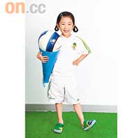 Zakumi Polo Kit Jersey，球衣胸口左方同褲仔背面都會見到Zakumi出現，同款仲有黑色添！<br>球衣 $159、長褲 $199（a）<br>巴西限量版兒童涼鞋 $268（b）