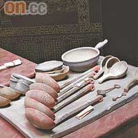 展品中包括了食用器具，可了解漢代的生活點滴。