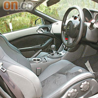 得到高承托力的桶椅支撐，讓車主可以更放心感受370Z的威力。