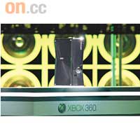 迷你版Xbox 360玩Kinect