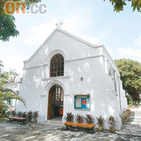 馬禮遜小教堂與墳場同時興建，是澳門第一座基督教傳道所。