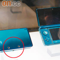 E3會場更展示出不同機身顏色的3DS，機背設有兩個鏡頭（紅圈），到時仲可以影埋3D相！