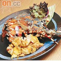 鐵板燒龍蝦（「礼」套餐內供應，每位$1,180）<br>龍蝦起肉在鐵板上燒熟，頭部蝦膏及腦汁則加上白酒在鐵板上煮成汁，是較為罕見的煮法。