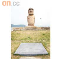 女木島上有座複製的復活島巨石像。