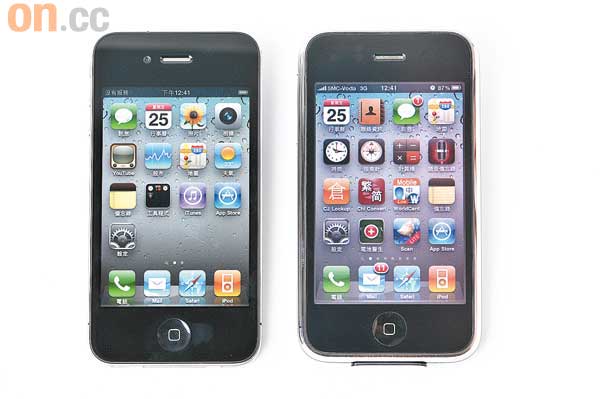 將新舊兩部iPhone拍埋，iPhone 4（左）個屏幕明顯更清更光，Icon邊線亦更實淨，靚！