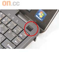 鍵盤兩角分別有Optical Sensor和兩粒滑鼠左右鍵（紅圈），取代TouchPad。