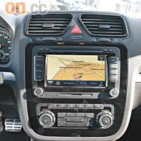 RCD310面板可讀取MP3格式音訊，並接駁導航系統，顯示清晰。