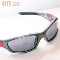Oakley Straight Jacket運動型太陽眼鏡$1,043（原價$1,490）