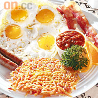 American Breakfast $78（a）<br>只於周末供應，茄汁豆及豬肉腸等勁有英式早餐特色，襯上煙肉和薯餅便變成美國Style。