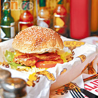 Quik Surfing in Hawaii $55（c）<br>Shake'em Buns新推Burger，以菠蘿及雞胸肉作餡，再配合特色醬汁，甚有夏威夷風味。