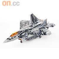 撇除厚度問題，其實全機比例都似足F-22。