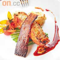 Pan Fried Salmon with Herbs and Nut Sauce $188<br>三文魚煮得太久，魚肉會變得實和粗糙，所以大廚特別分開皮及魚肉去煎香，皮脆可口之餘，魚肉則細嫩多汁。