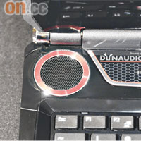 機面左右兩邊設有高中音單元，仲有個Sub-Woofer放在機底，Dynaudio表示單是調校已花了1,200小時。